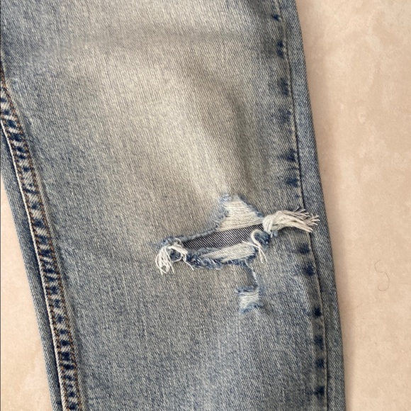 Levi's Jeans in Blue with Classic Fit and Levi's Branding - Picture 8 of 8